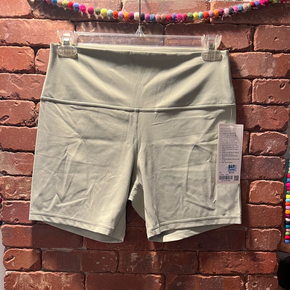 NEW! Lululemon Athletica Light Green Bike Shorts - Align 6”